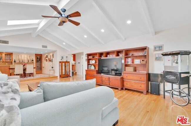 Building Photo - 5501 Cantaloupe Ave