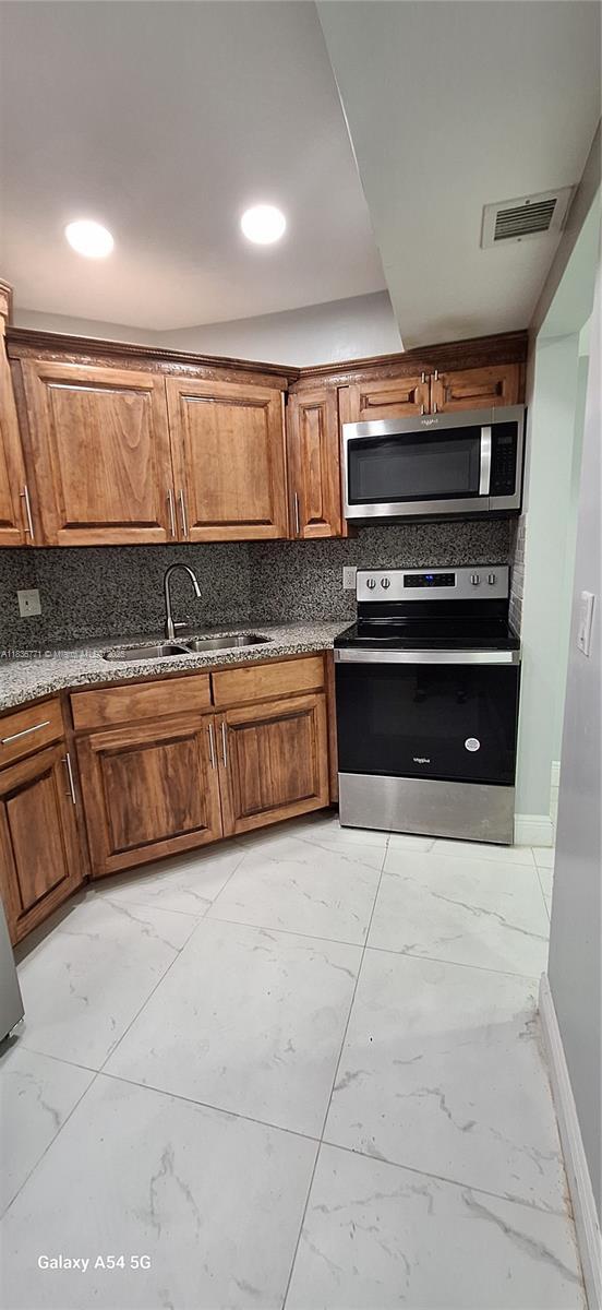 Building Photo - 3300 Spanish Moss Terrace
