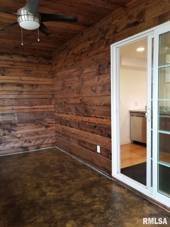 Building Photo - 118 Dodge St