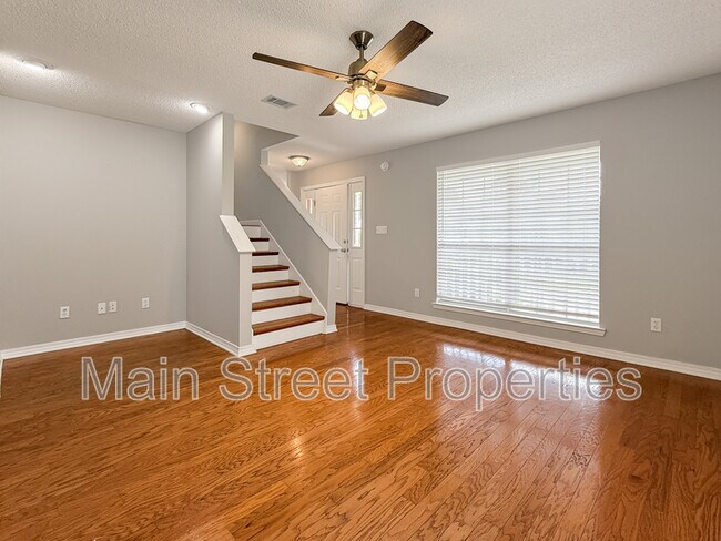 Building Photo - 2121 Pin High Dr