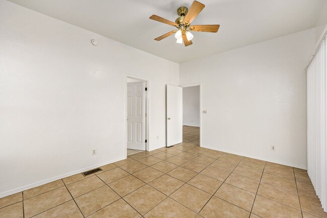 Building Photo - 4 bedroom home in Central Tucson