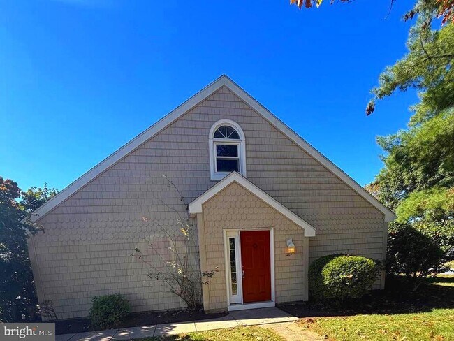 Building Photo - 209 Crescent Dr