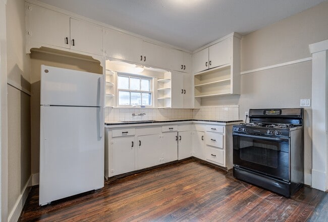 Building Photo - 115 Goldenrod St