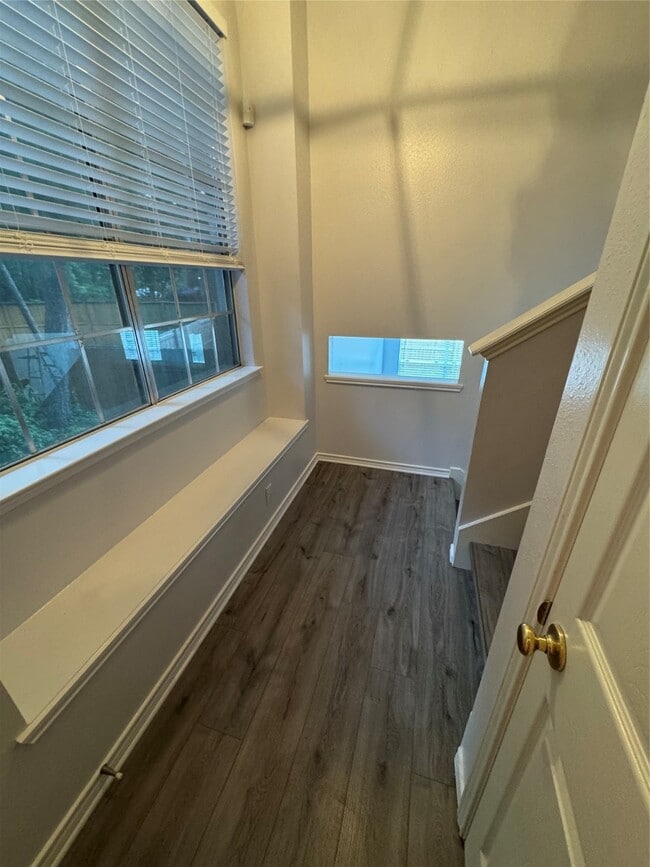 Building Photo - 70 Marble Rock Pl