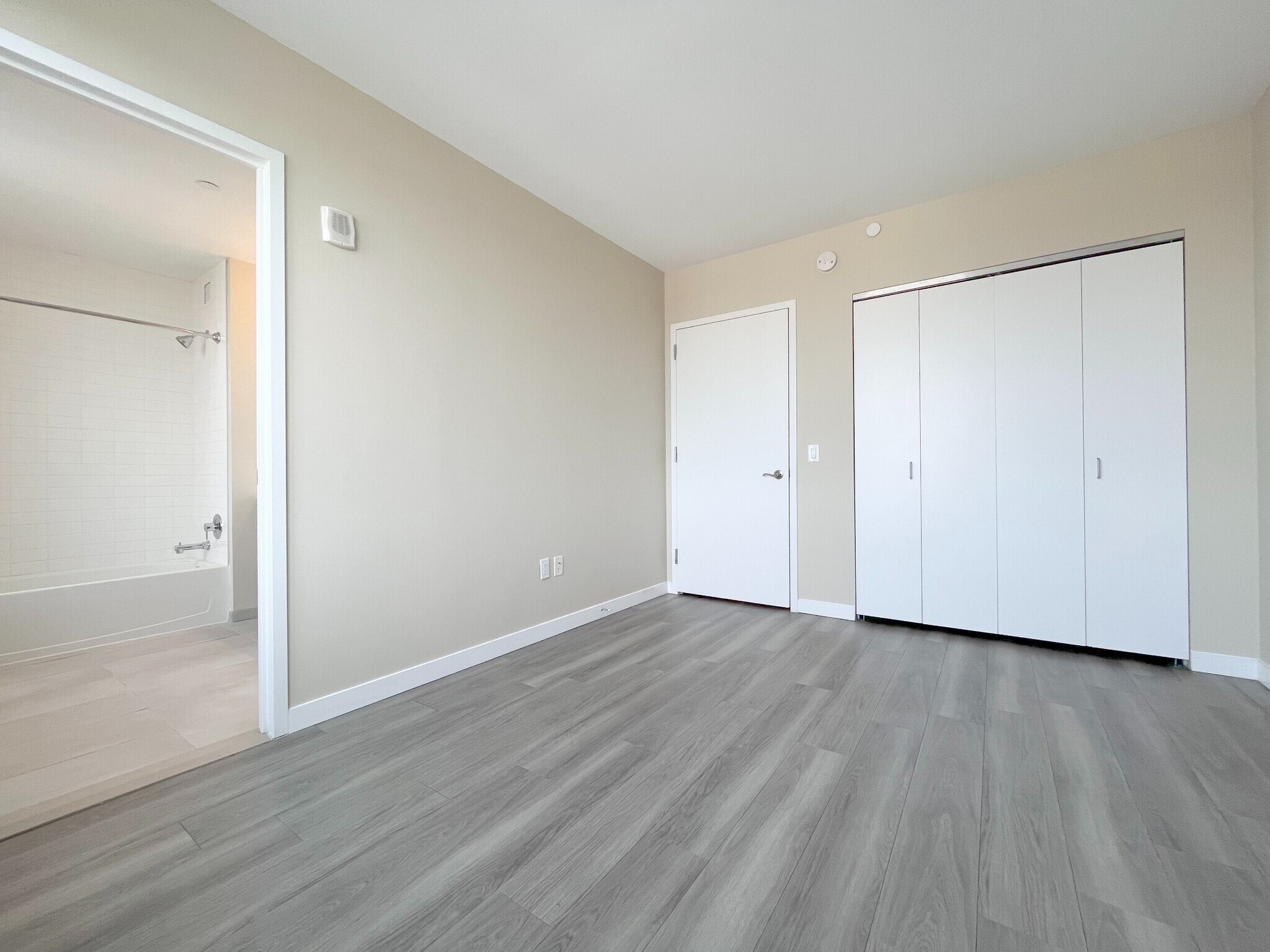 Building Photo - 1524 Sheepshead Bay Rd