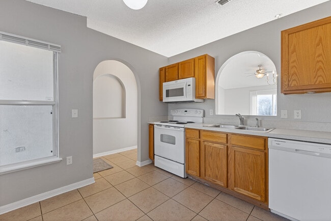 Building Photo - Charming home for RENT in Groveland