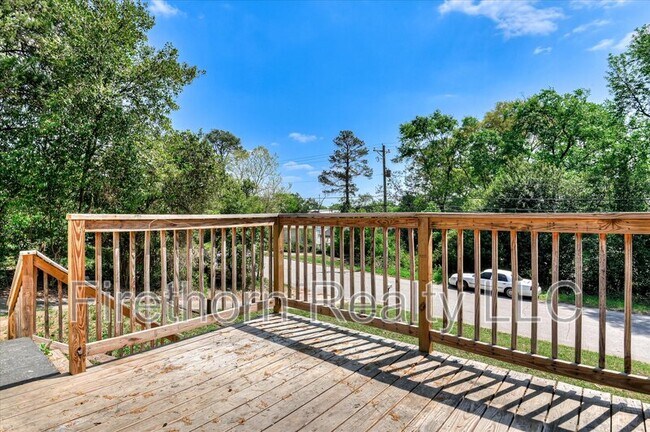 Building Photo - 1026 Weston St