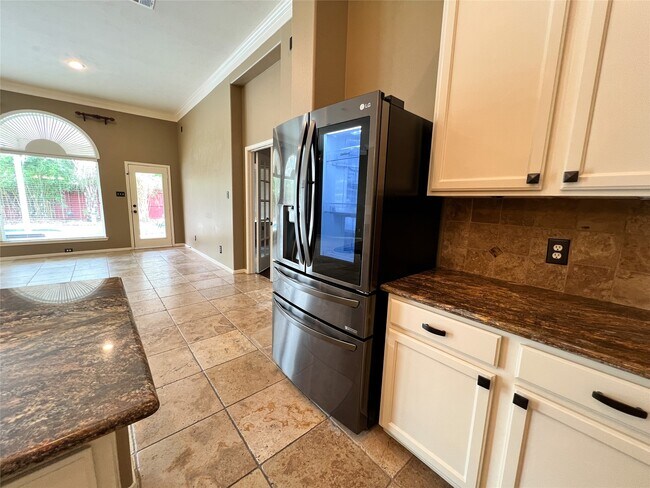 Building Photo - 2215 Dorman Ct