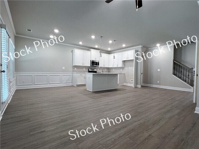 Building Photo - 5686 Rockfern Dr