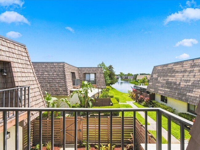 Building Photo - 15446 E Pond Woods Dr