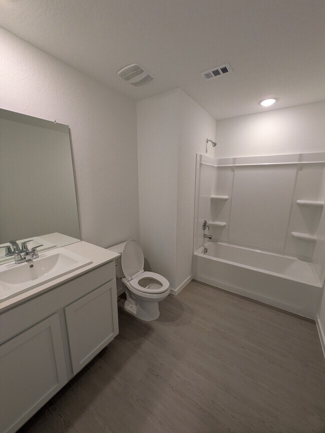 Building Photo - 19004 Encanto Aly