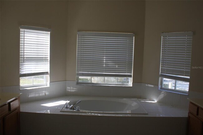 Building Photo - 4352 Fox Glen Loop