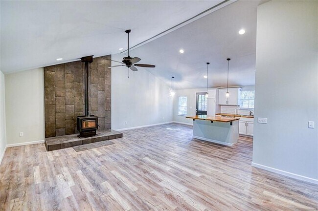 Building Photo - 211 Bumgarner Ave