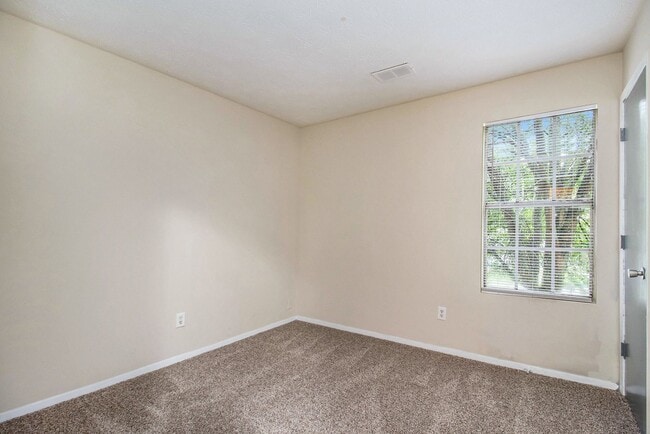 Building Photo - 3 Bedroom 2.5 Bath House