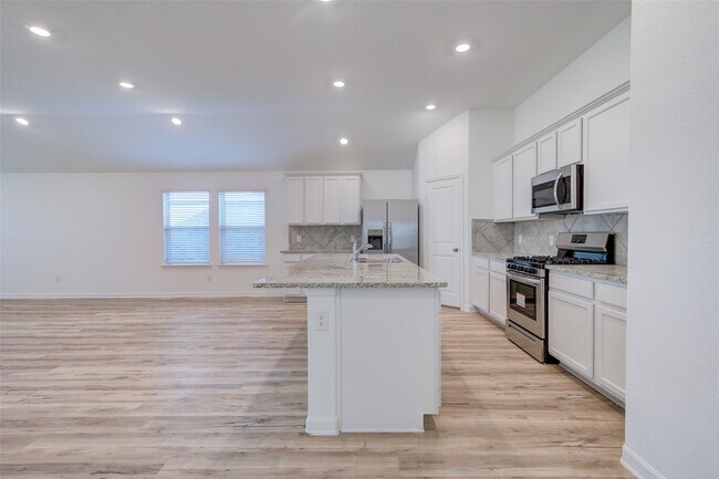 Building Photo - 3330 Meadknoll Ln