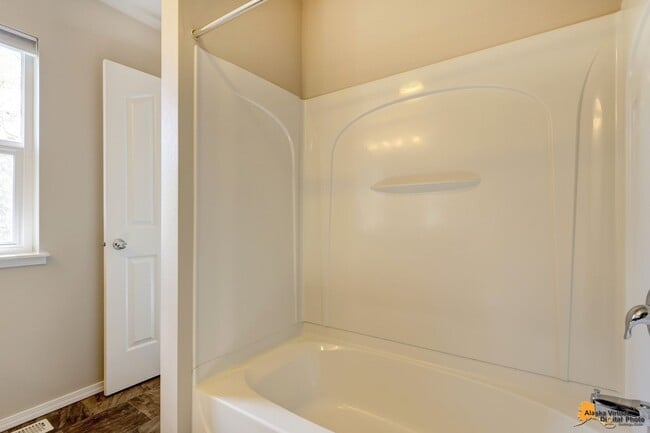 Building Photo - Beautiful 3-Bedroom Half Duplex in Eagle R...