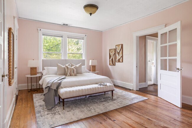 Building Photo - 5 Bed 5 Bath in Atlanta - Prime Location! ...
