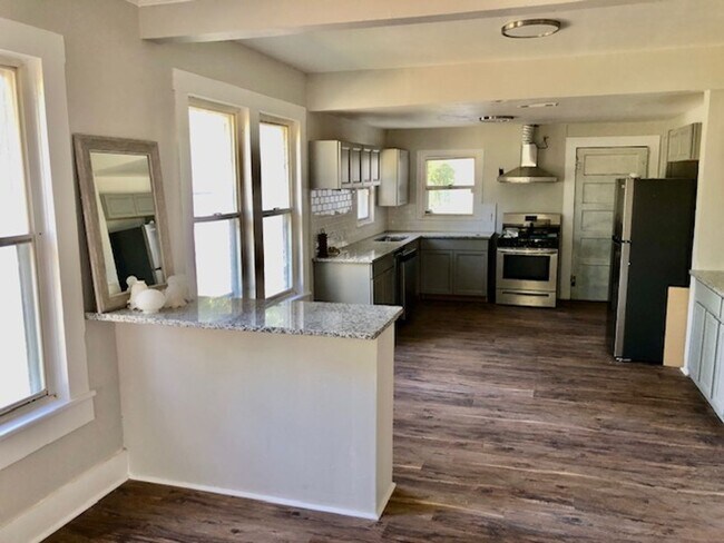 Building Photo - $500 OFF FIRST MONTH'S RENT-COMPLETE REMODEL-NORTH SHREVEPORT-BLANCHARD AREA