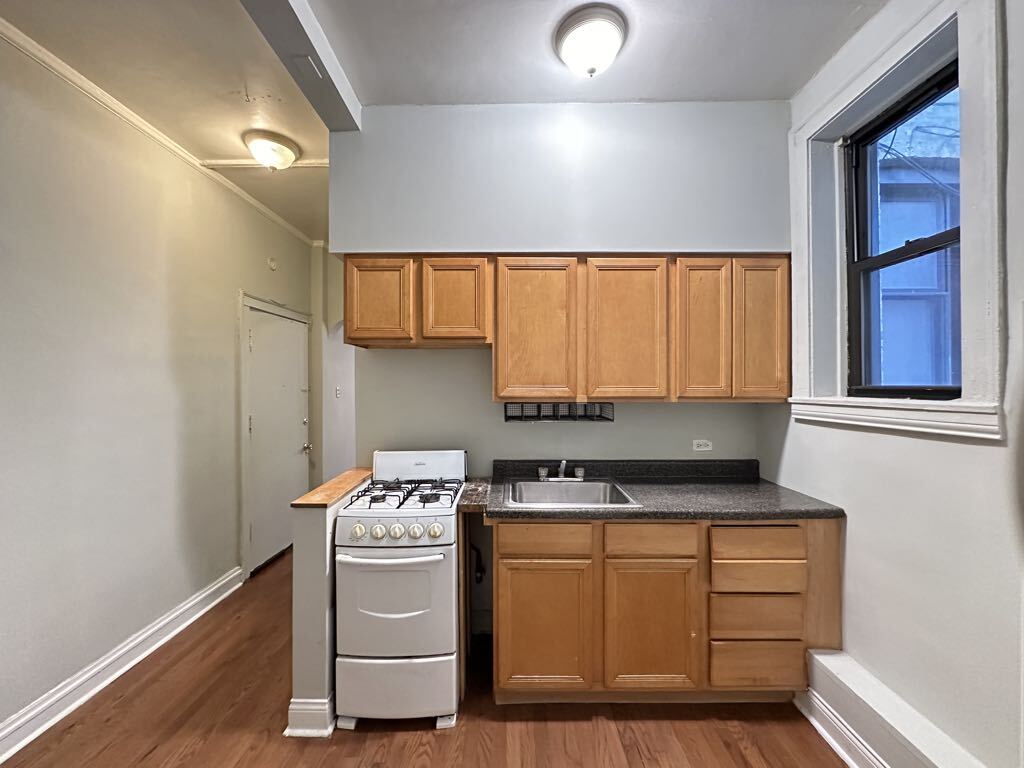 Building Photo - 4646 N Paulina St