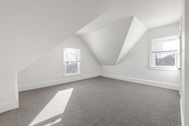 Building Photo - 33 Pearl St