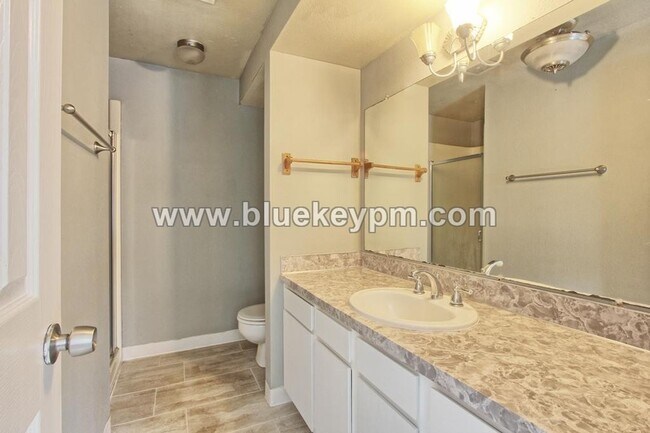 Building Photo - 3 Bed, 2 Bath Home Off SR 500 at NE 54th A...