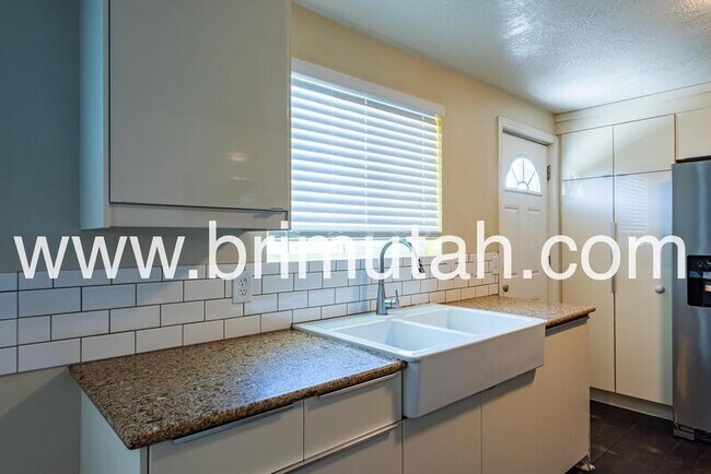 Building Photo - 1313 E 8425 S