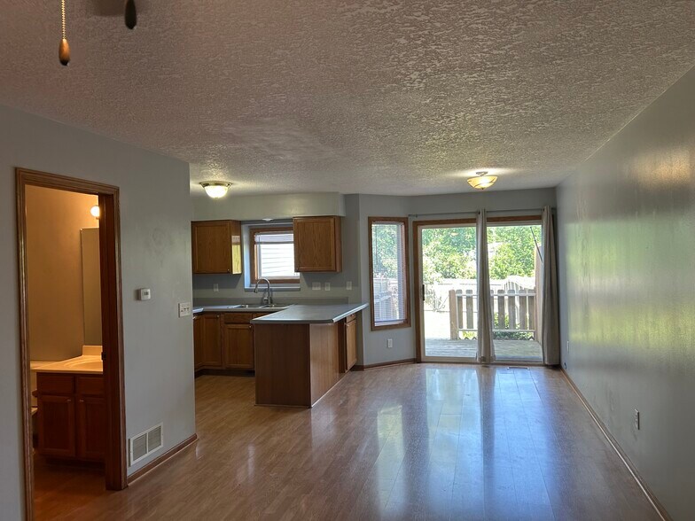 Building Photo - 309 N Cherokee Dr
