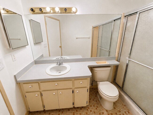 Building Photo - 7601 Willow Park Dr