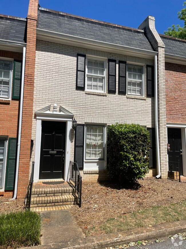 Building Photo - Two Bedroom Near UGA's Campus