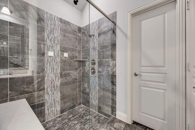 Building Photo - Charming 4-Bedroom plus office Home in Kreymer Estates