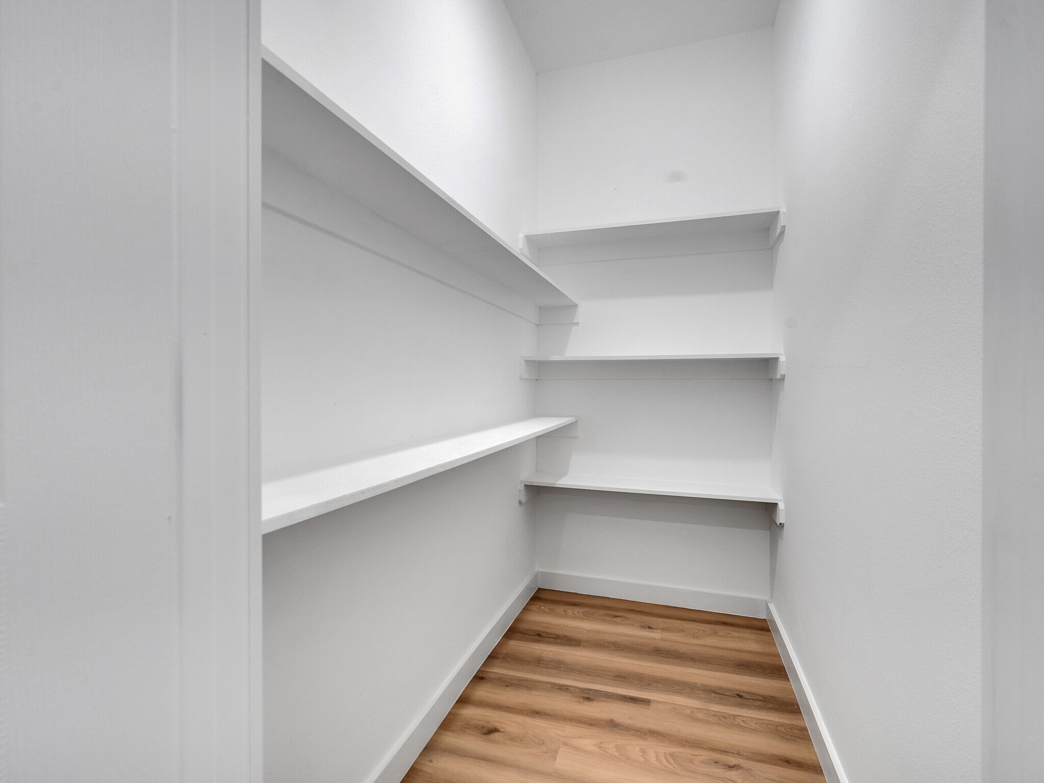 Building Photo - 9410 Firnat St