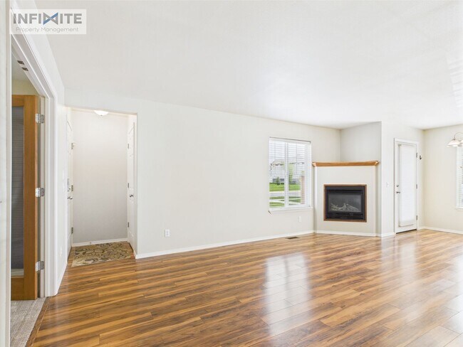 Building Photo - 1112 Longbow Ln