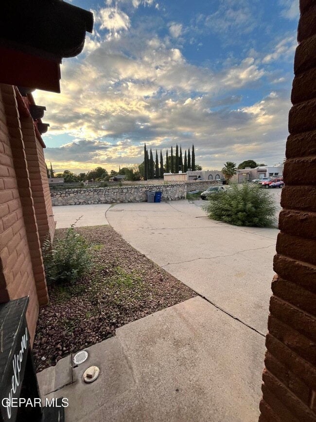 Building Photo - 5524 Oakbriar Cir