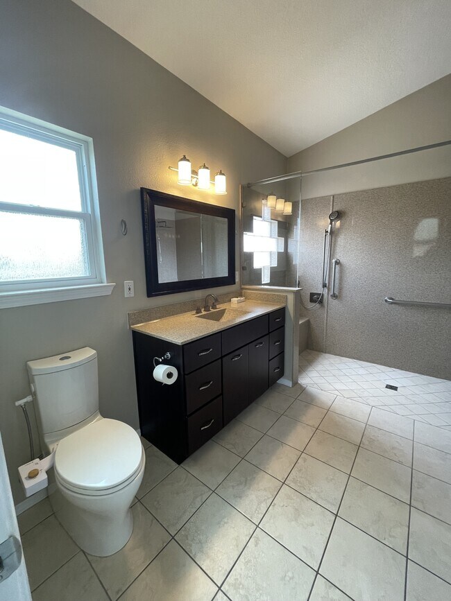 Building Photo - 8601 Coppell Ct NE