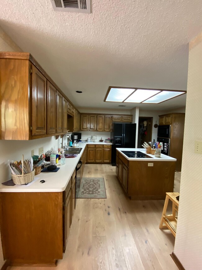 Building Photo - 5943 Cape Coral Dr
