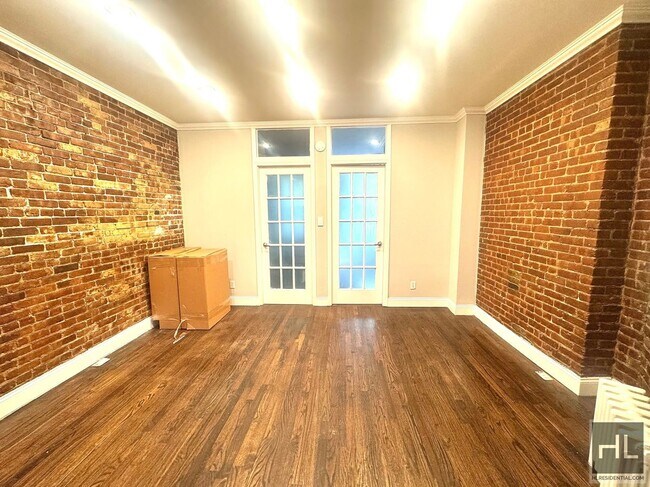 Building Photo - Tenth Avenue