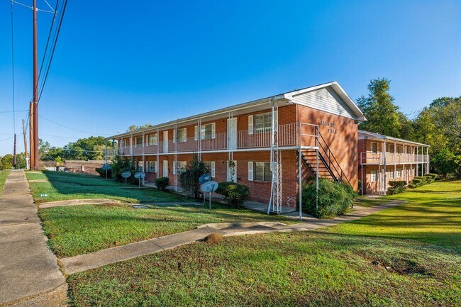 Building Photo - Remodeled 2 Bedroom Apartment