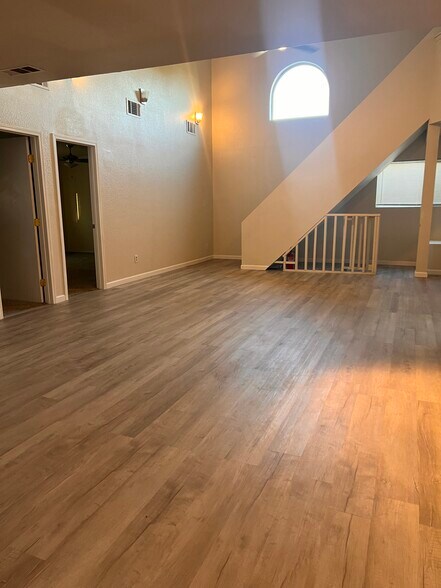 Building Photo - 1403 E Monte Vista Ave