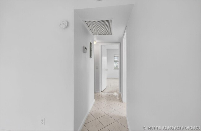 Building Photo - 360 Fanshaw I