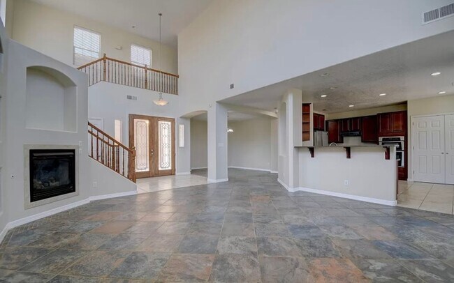 Building Photo - COMING SOON Large 5 Bedroom home with loft...