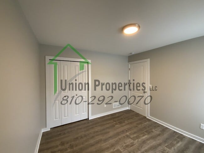Building Photo - 3429 10th Ave