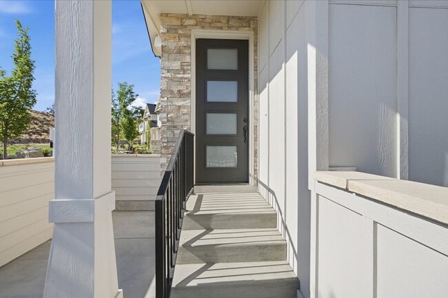 Building Photo - 6252 N Holly Spgs Ln