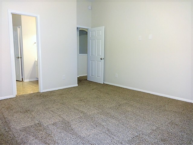 Building Photo - 2420 Avalon Trace Ln