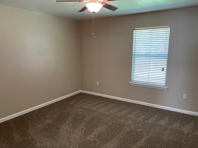 Building Photo - 2864 Waterbrook Way