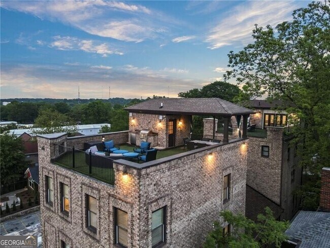 Building Photo - 629 Boulevard NE