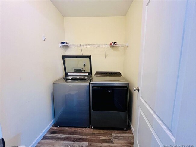 Building Photo - 641 Hogart St