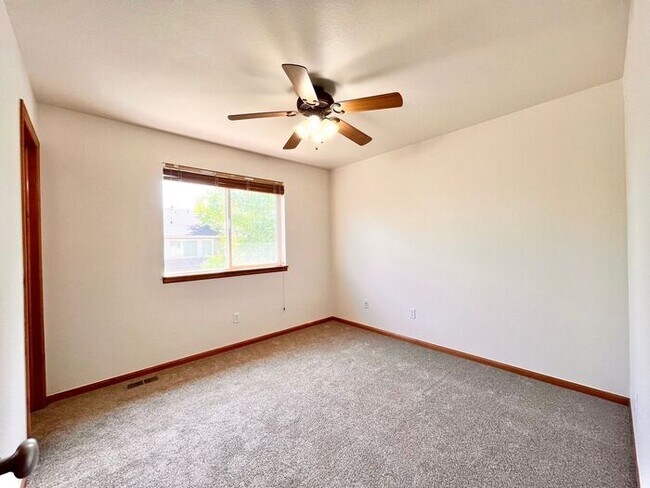 Building Photo - Beautiful 4 bed/ 3 bath Home with Office!