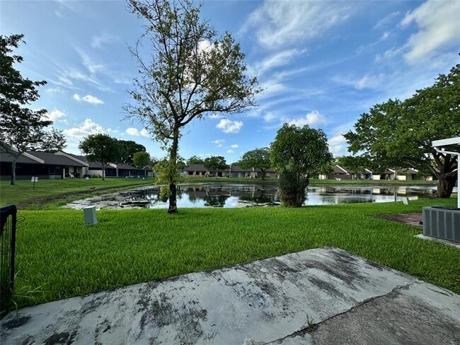 Building Photo - 10875 NW 29th Manor