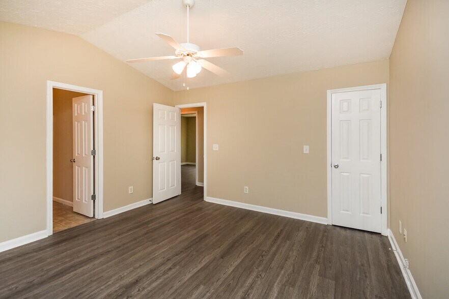 Building Photo - 20 Carver Dr