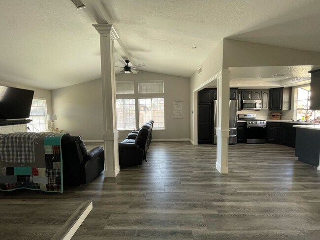 Building Photo - Comfortable 3-Bedroom Home in Moreno Valle...